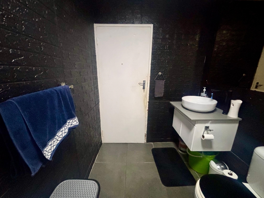 2 Bedroom Property for Sale in Goodwood Park Western Cape